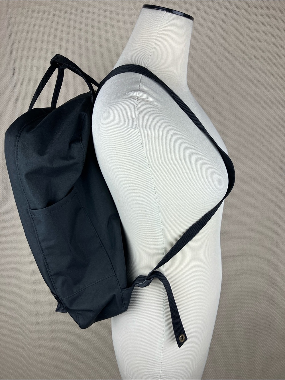 Fjallraven Kanken Big Backpack 23563 Black 17" - Picture 2 of 16